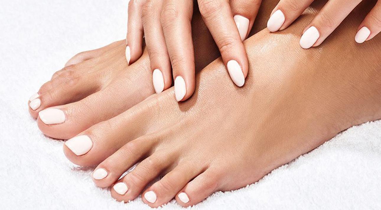 Perfect Manicure and Pedicure at Lirvexo Salon